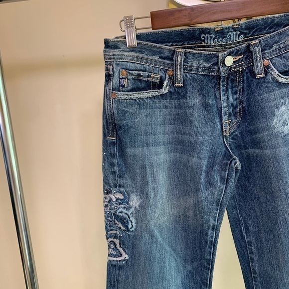 Miss Me Bootcut Jeans Embroidered Floral Pattern Size Women's 28 - Picture 2 of 7